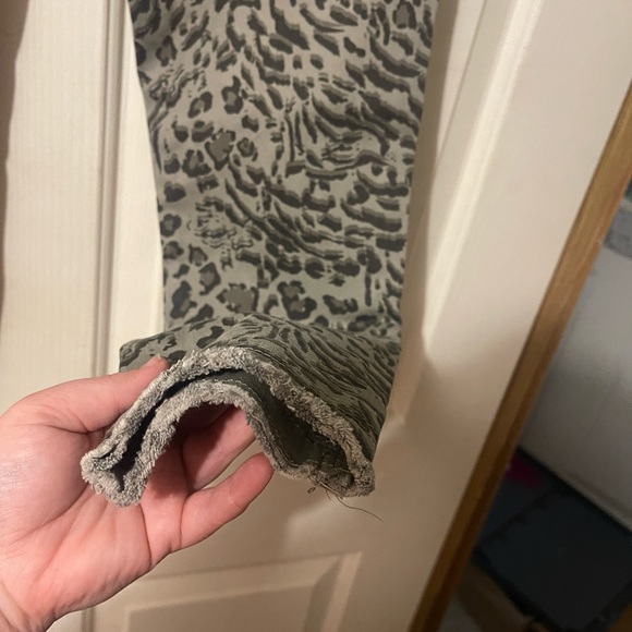 Democracy Ab Technology Animal Leopard Print Skinny Pants Black & Tan sz 4 - Picture 7 of 8